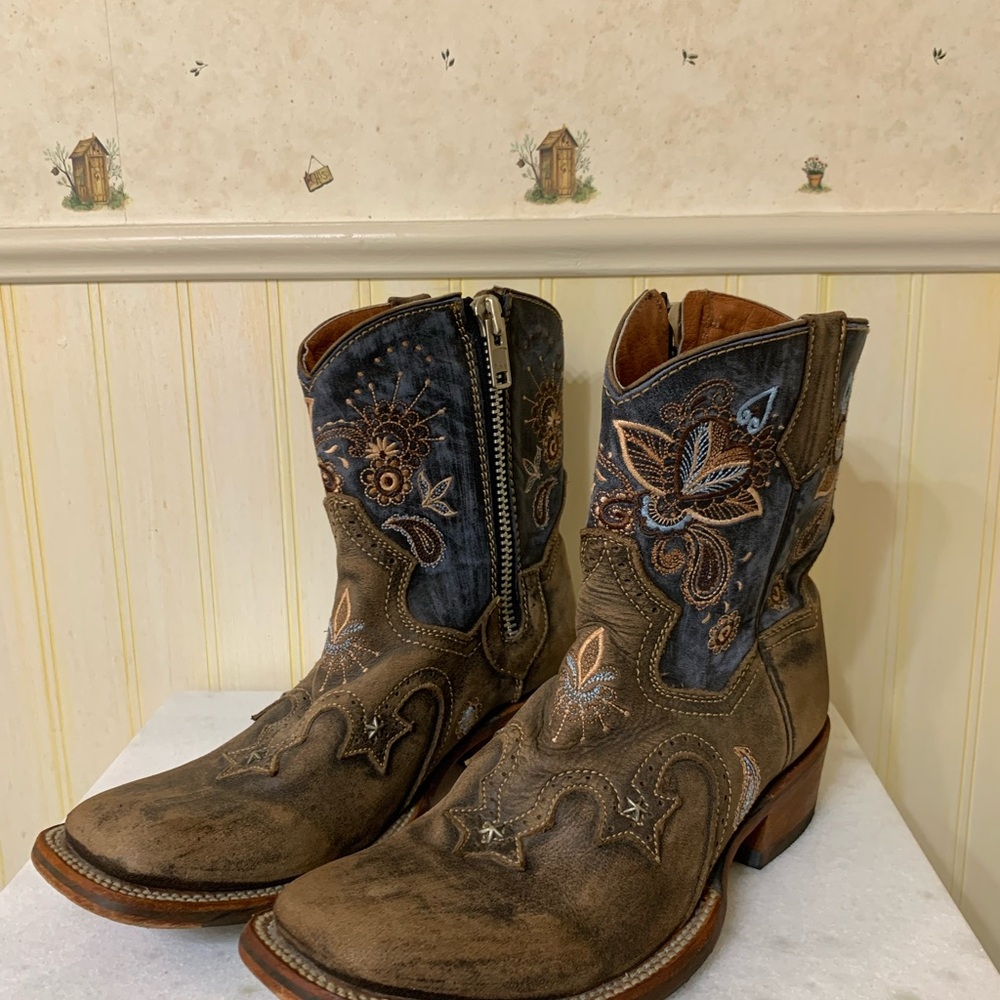 Embroidered Brown Ankle Boots